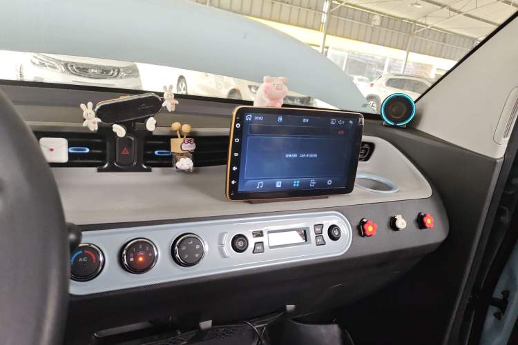 Used Wuling Hongguang MINIEV 2020 Freedom Version Lithium Iron Phosphate Center Console