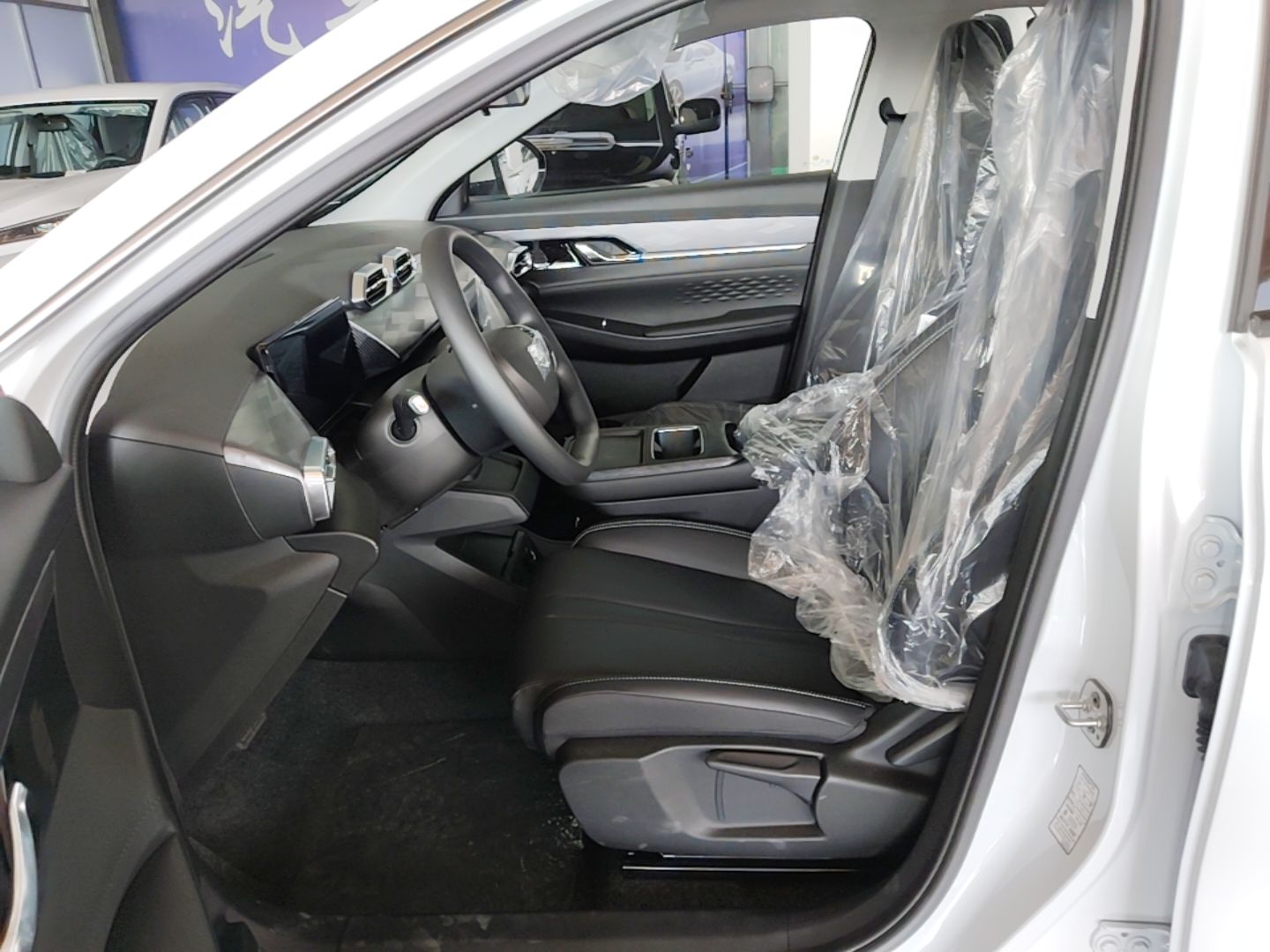 Dongfeng Aeolus SKY EV01 2025 530 km AIR Elite Edition — снимка 17