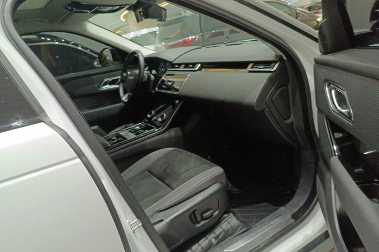 Used Land Rover Range Rover Velar 2019 250 PS
