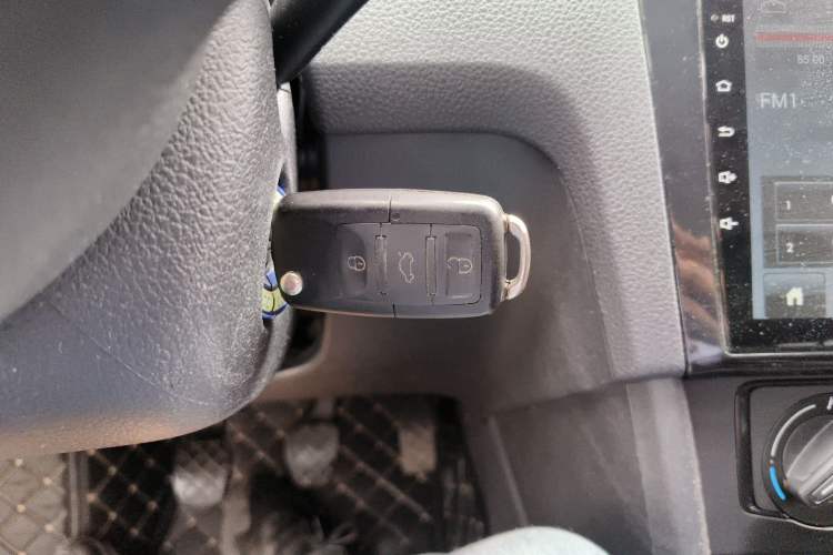 Used Volkswagen Santana 2015 1.4L Manual Fashion Edition
