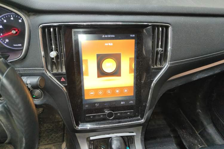 Used Roewe RX5 2019 20T Two-Wheel Drive Automatic 4G Connected Platinum Edition Audio And AC Panel