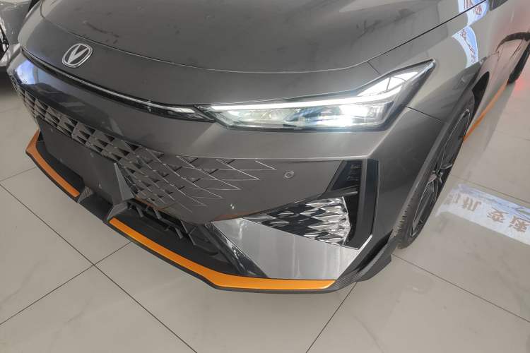 Used Changan UNI-V 2024 1.5T Prestige Sport Edition