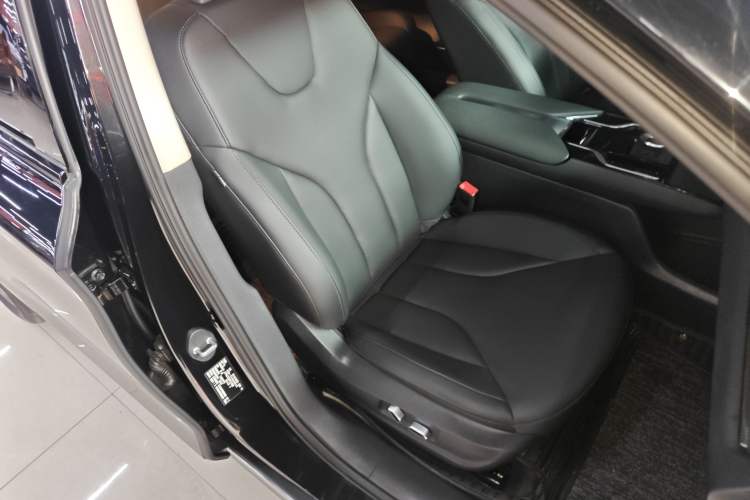 Used Hongqi E-QM5 2022 431 km Charge & Enjoy Edition Right Front Seat