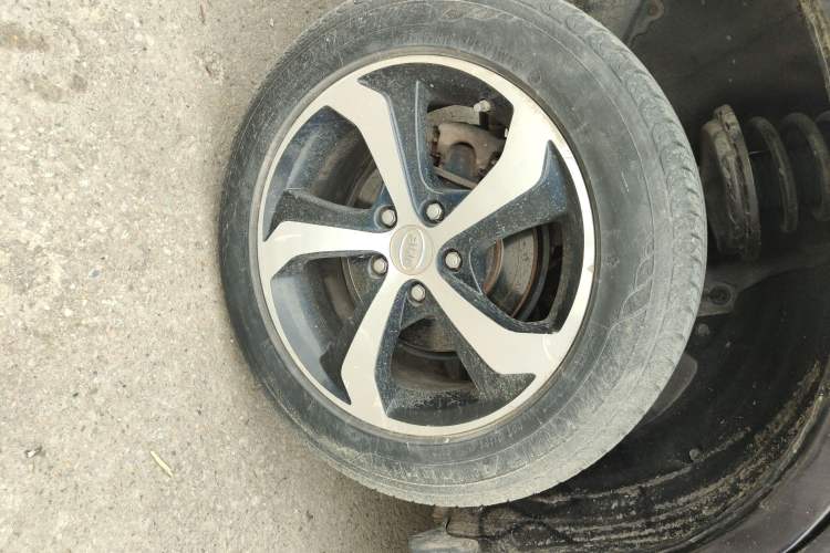 Used BYD S7 2015 2.0T Upgraded Automatic Luxury Version Right Rear Wheel Hub