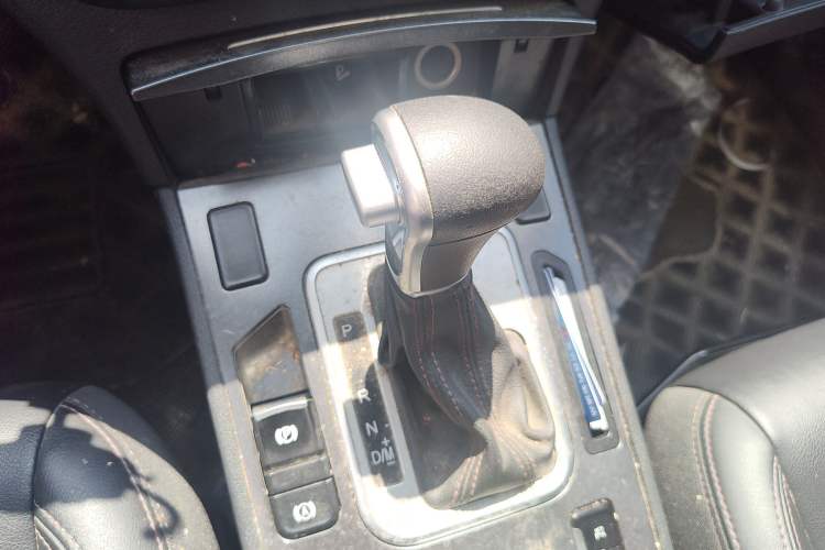 Used Haval H6 Coupe 2018 Red-Label 1.5T Automatic Two-Wheel Drive Ultra-Luxury Model Gear Lever