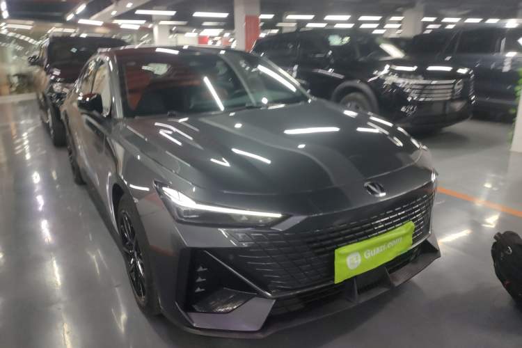 Used Changan UNI-V iDD 2023 ZhiDian iDD 1.5T 113km ZhiKu Model
