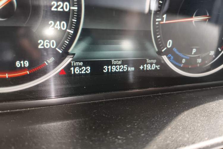 Used BMW 5 Series 2014 535Li Leading Model
