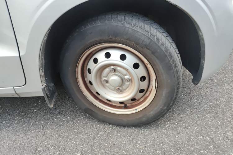 Used Wuling Hongguang V 2022 1.2L Jingqu Edition Window-Sealed Car with Hydraulic Power Steering LSI