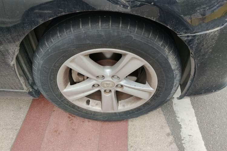 Used Toyota Reiz 2010 2.5V Fengdu Elite Edition Right Front Wheel Hub