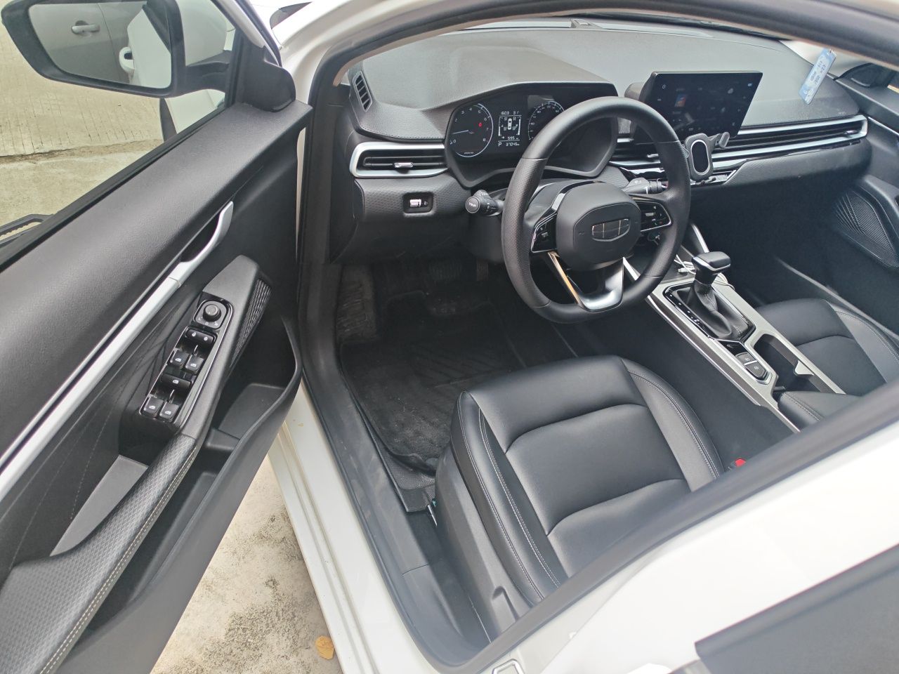 Geely Auto Emgrand 2025 4th Generation 1.5L CVT Starry Edition — снимка 16