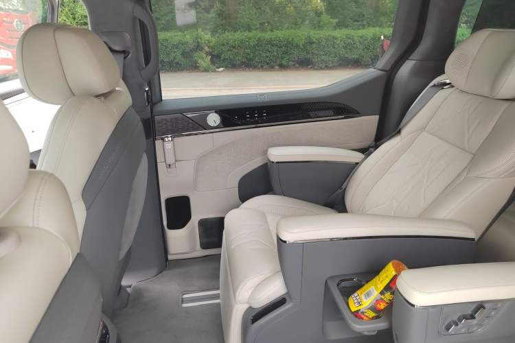 Used Zeekr 009 2024 7-Seater Aisle Version 108 kWh
