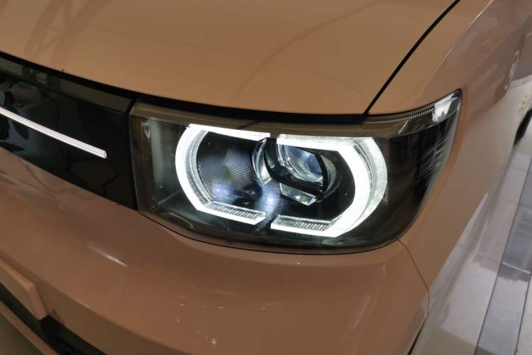 Used Wuling Hongguang MINIEV 2022 Macaron Premium Model – Lithium Iron Phosphate Left Front Headlight