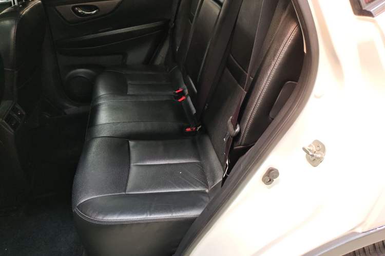 Used Nissan X-Trail 2015 2.0L CVT Comfort MAX Edition 2WD
