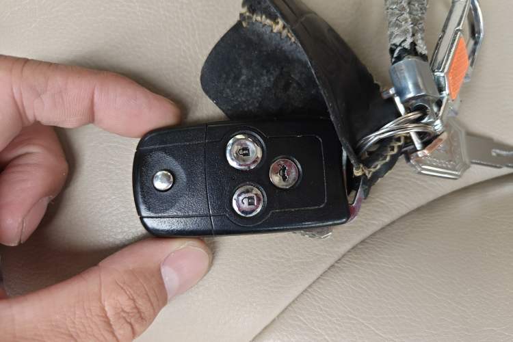 Used Honda CR-V 2012 2.0L two-wheel drive urban version
