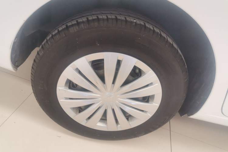 Used Volkswagen Santana 2016 1.6L Manual Fashion Edition Right Rear Wheel Hub