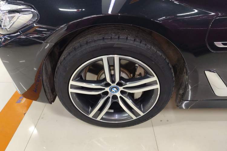 Used BMW 5 Series New Energy 2022 Second Facelift 535Le Luxury Package Left Front Wheel Hub