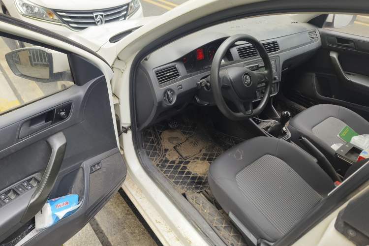 Used Volkswagen Santana 2016 1.6L Manual Fashion Edition Driver Seat