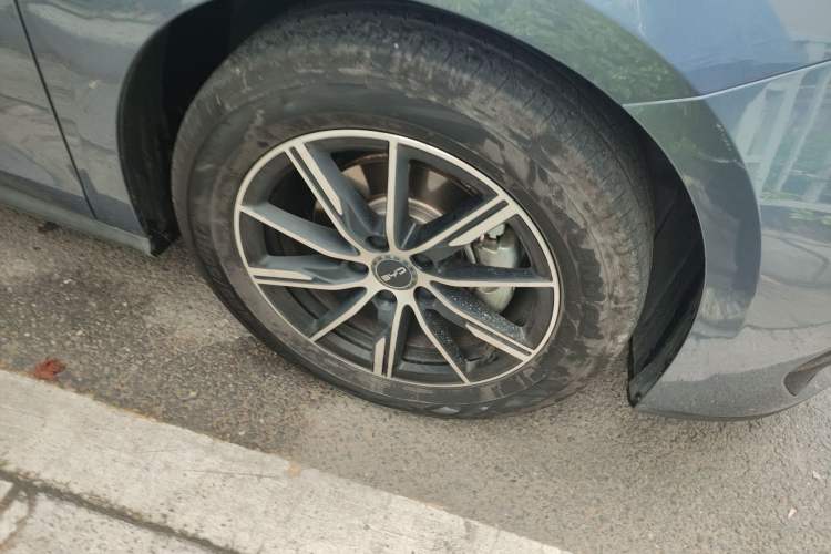 Used BYD Seal 06 New Energy 2024 DM-i 80KM Prestige Model Right Front Wheel Hub