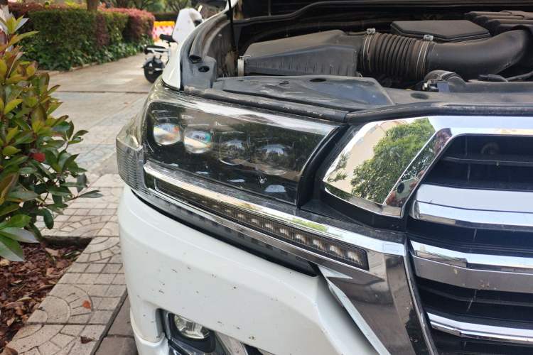 Used Toyota Land Cruiser 2015 4.0L V6 Middle East Low-Trim Version
