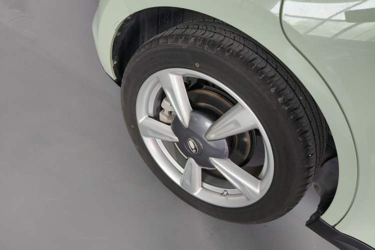 Used ORA Good Cat 2023 401 km Standard Range Premium Version Lithium Iron Phosphate Right Rear Wheel Hub