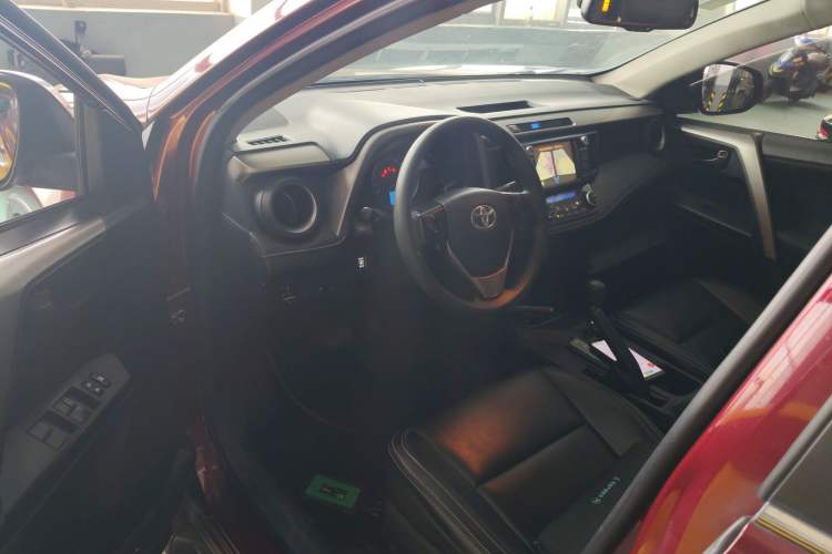 Used Toyota RAV4 2016 2.0L CVT Two-Wheel Drive Fashion Edition China V Standard