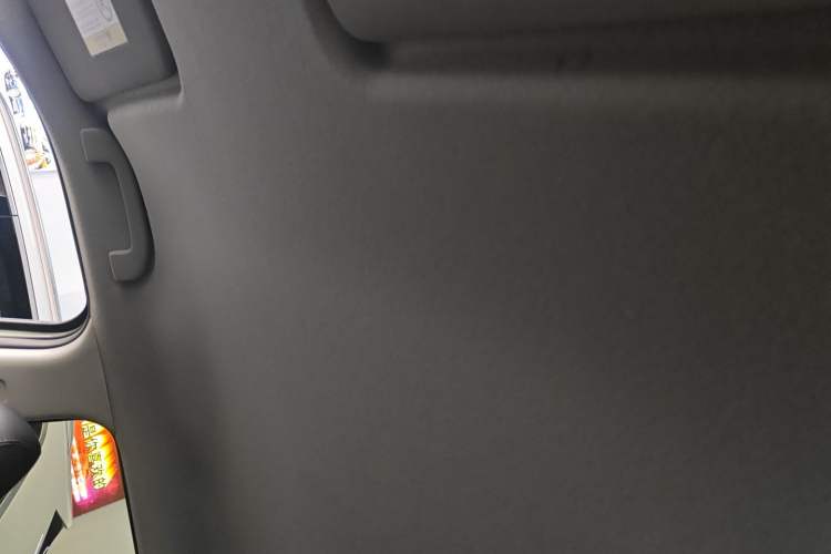 Used Nissan Kicks 2020 1.5L XL CVT Cool Enjoyment Edition Headliner