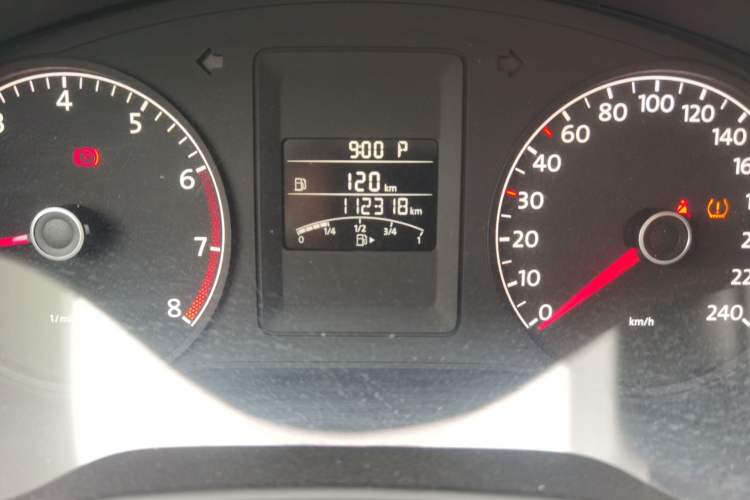 Used Volkswagen Sagitar 2012 1.6L Automatic Comfort Edition Odometer Close Up