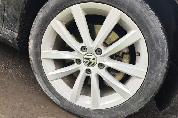 Used Volkswagen Magotan 2012 1.8TSI Prestige Model Right Front Wheel Hub
