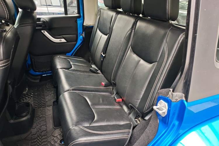 Used Jeep Wrangler 2015 3.0L Sahara Four-Door Edition
