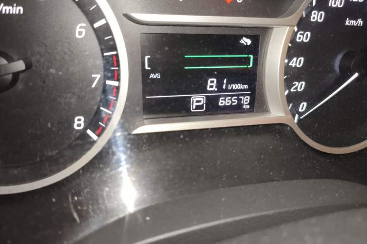 Used Nissan Lannia 2016 1.6L CVT Smart Cool Edition Odometer Close Up