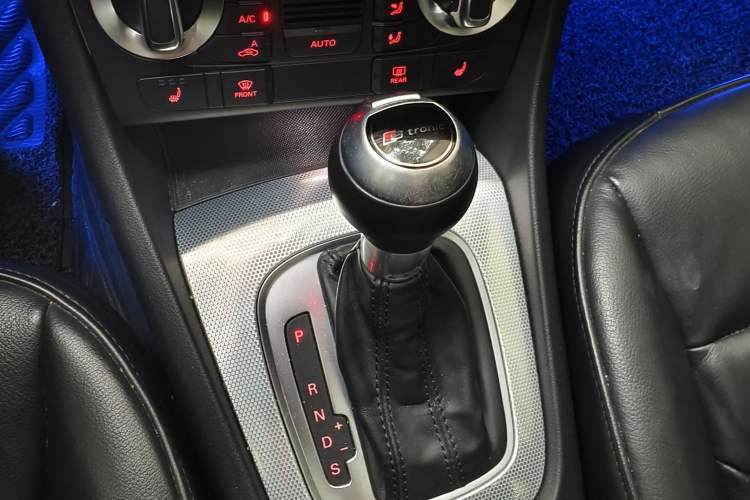 Used Audi Q3 2015 35 TFSI Comfort Model Gear Lever