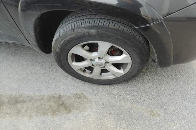 Used Toyota RAV4 2010 2.4L Automatic Deluxe Upgrade Edition Right Front Wheel Hub