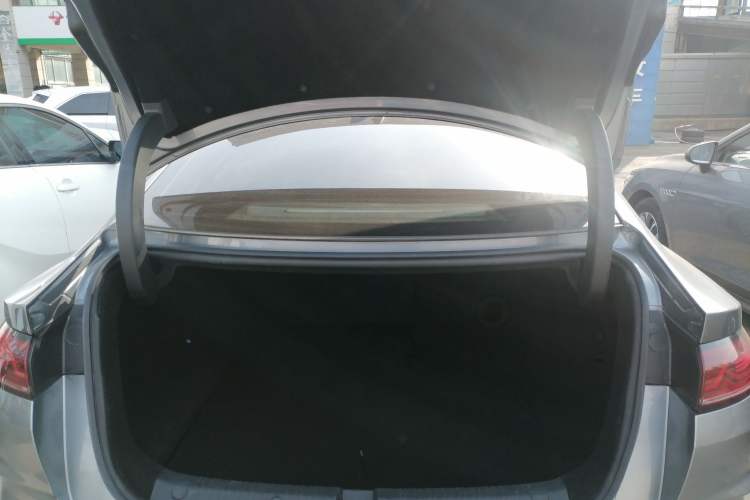 Used BYD Qin L 2025 DM-i Smart Drive 80KM Leading Model Trunk