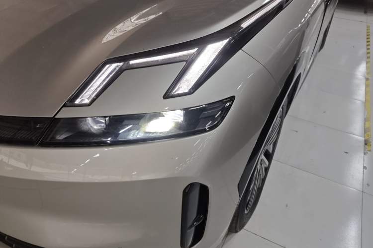 Used Lynk & Co 08 EM-P 2025 220 km All-Wheel-Drive Performance Halo
