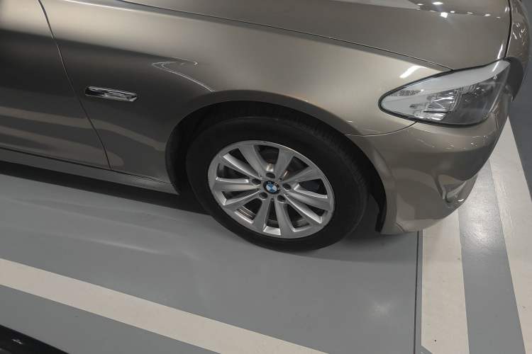 Used BMW 5 Series 2011 523Li Leading Model
