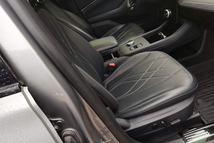 Used Ford Mustang Mach-E 2021 Leap Edition Rear-Drive Version (Standard Range) Right Front Seat