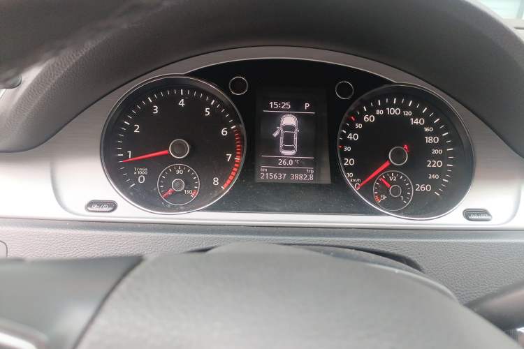 Used Volkswagen Magotan 2013 1.8TSI Premier Model Odometer Close Up