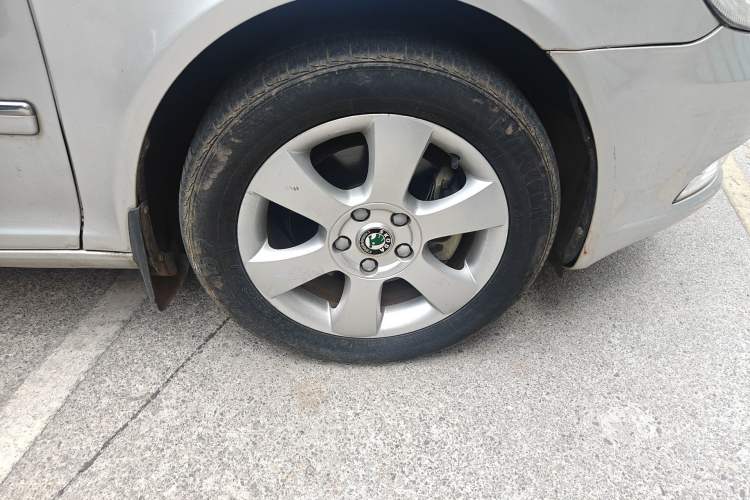 Used Skoda Octavia 2012 1.4TSI DSG Yijun Edition Right Front Wheel Hub