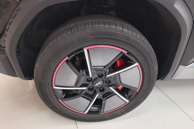 Used Formula Leopard Titanium 3 2025 501KM All-Wheel Drive Intelligent Driving Ultra Version Left Front Wheel Hub