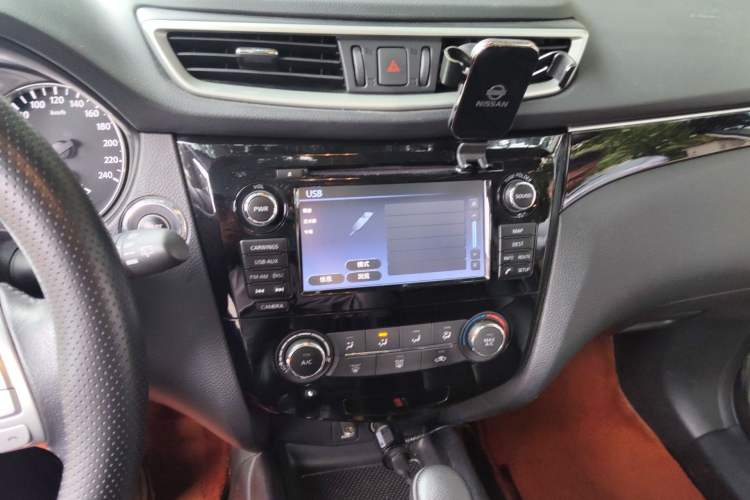 Used Nissan Qashqai 2017 2.0L CVT Flagship Edition China V Standard Audio And AC Panel