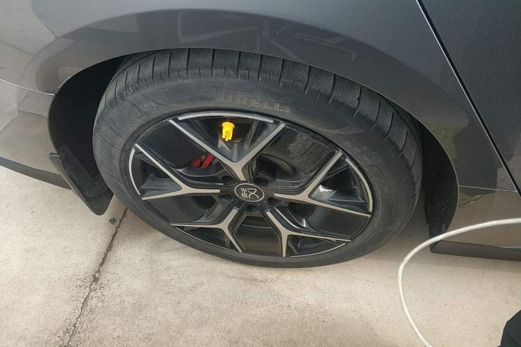 Used BYD Han 2023 EV Champion Edition 715KM Front-Drive Prestige Model Right Rear Wheel Hub