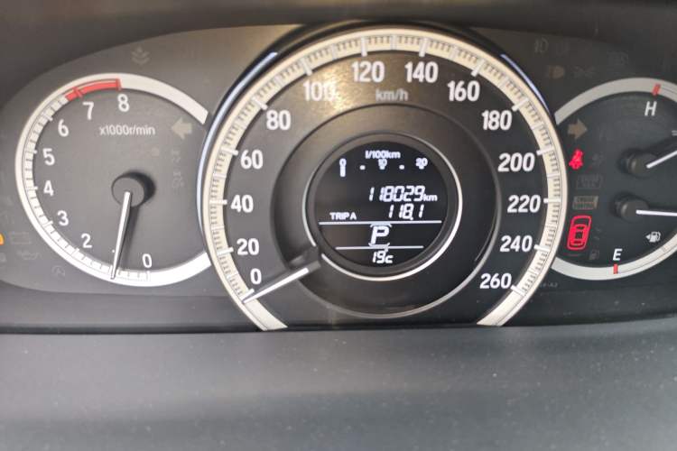 Used Honda Accord 2016 2.0L Comfort Edition Odometer Close Up