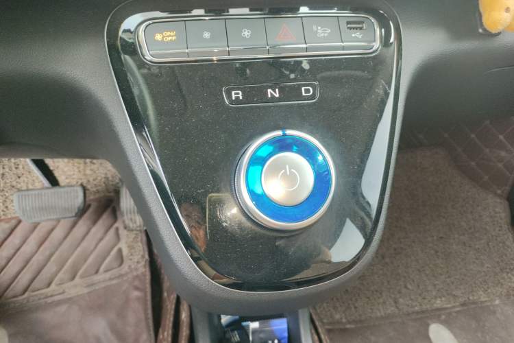 Used ORA White Cat 2022 Upgraded Model 305km Range Luxury Version Lithium-Ion Battery Gear Lever