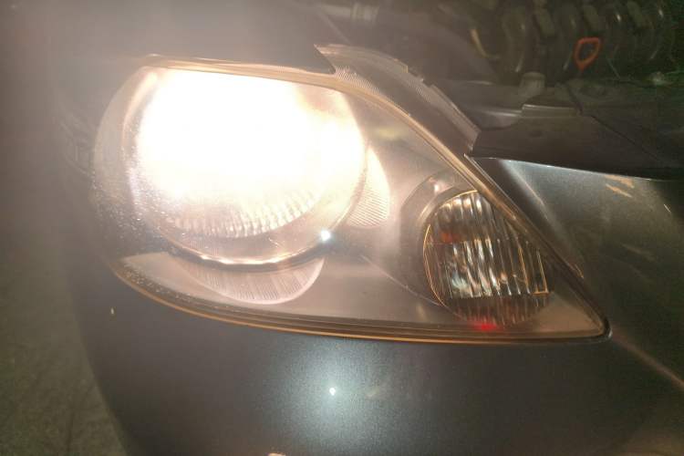 Used Everus S1 2012 1.3L Automatic Comfort Edition Right Front Headlight