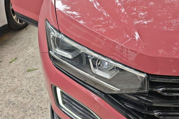 Used Volkswagen Tayron 2020 330TSI Two-Wheel Drive Luxury Connected Pro Edition Right Front Headlight