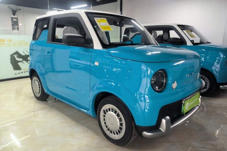 Used Livan Blue Balloon 2025 Model Dynamic Version Front Right 45 Deg