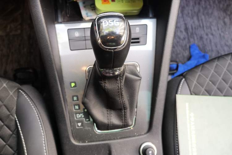 Used Skoda Octavia 2018 Station Wagon TSI230 DSG Luxury Edition Gear Lever