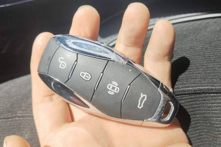 Used Hongqi HS7 PHEV 2024 2.0T PHEV Four-Wheel Drive Flagship Edition 7 Seats Vehicle Key