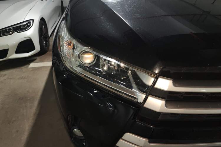 Used Toyota Highlander 2018 2.0T Four-Wheel Drive Luxury Edition 7 Seats China V Emission Standard