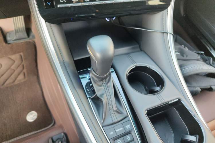 Used Toyota Avalon 2023 2.5L Luxury Edition Gear Lever